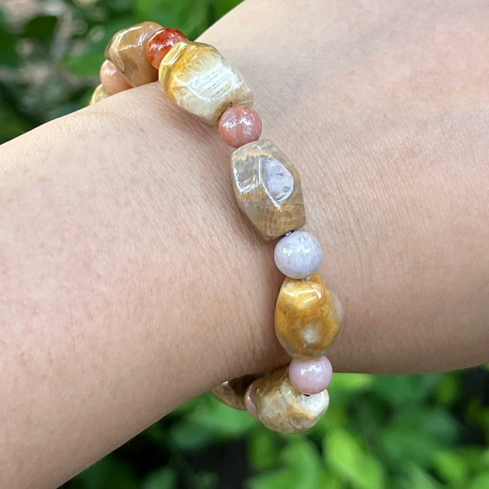 10mm stretchable faceted icy coral‎ jade bracelet